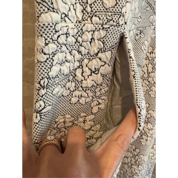 Anthropologie Dress Gray White Floral Lace Sleeveless V Neck Party‎ - Picture 10 of 14